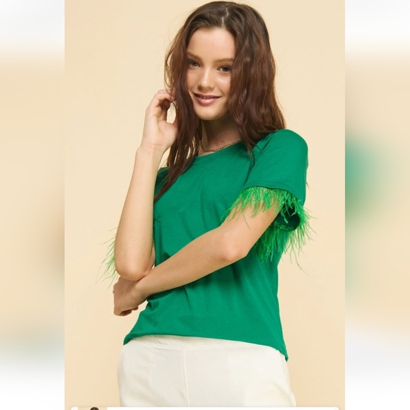 IF SHE LOVES Sunflower Basic t-shirt with ostrich Feathers in green. Size small - Picture 4 of 14